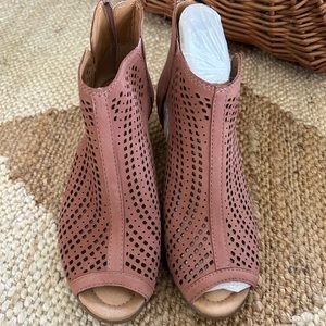 Earth origins women’s shoes